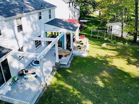3rd image of 2537 Jennifer Dr