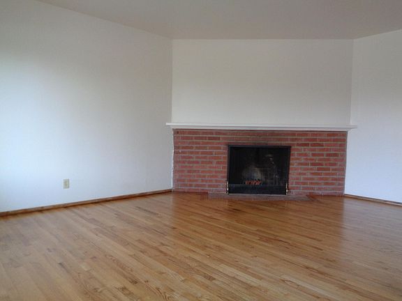 2nd image of 2326 Bell St
