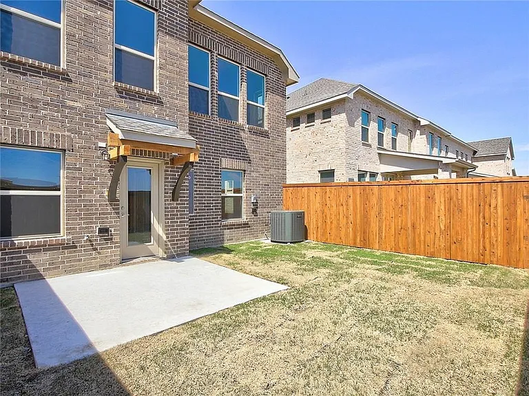 5518 Liberty Dr — Photo 17