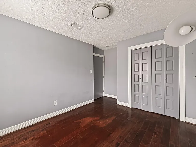 2130 Round Lake Dr — Photo 32