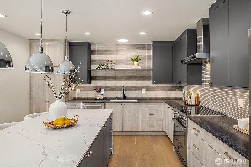 5th image of 4411 1st Avenue NE
