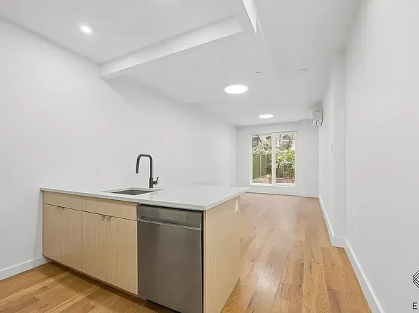1076 Rogers Ave, Brooklyn, NY