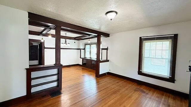 3 bed, 1.0 bath, 1102 sqft, $1,075 — Photo 4