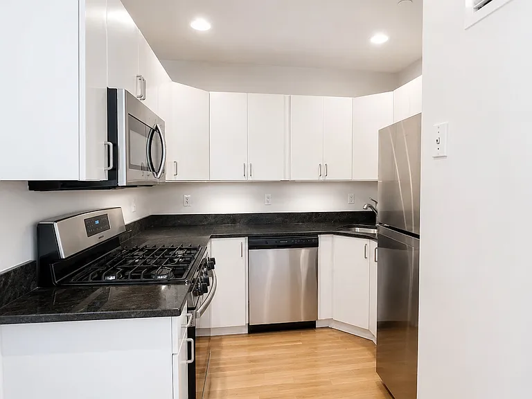 389 W Broadway #1 — Photo 1