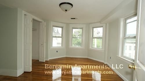 2nd image of 20A Lexington Ter #A