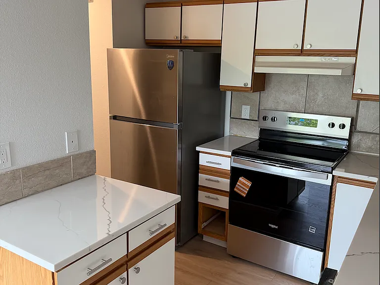 Twin Peaks Apartments — Photo 12