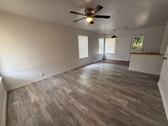 3rd image of 4835 Hemphill Dr