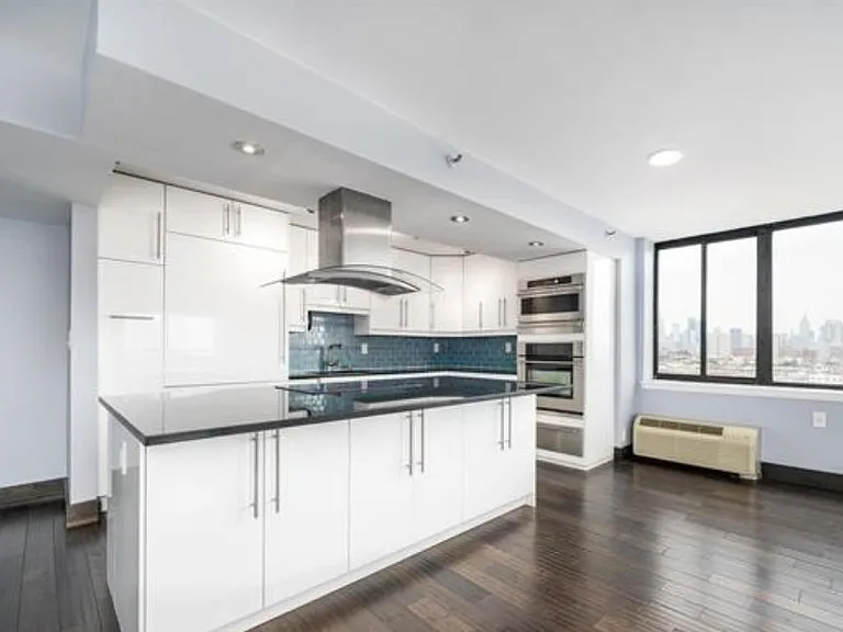 551 Observer Hwy #14D — Photo 32