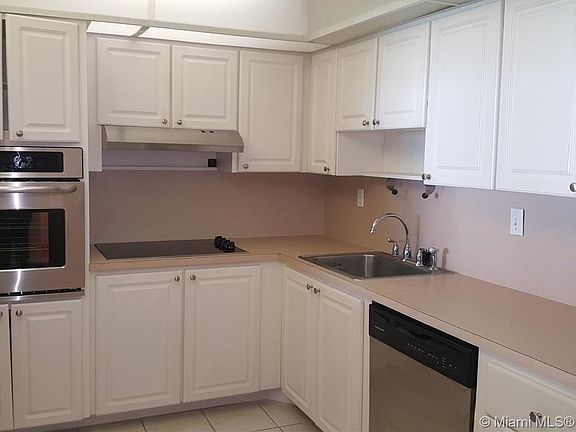 2nd image of 19380 Collins Ave #A1021