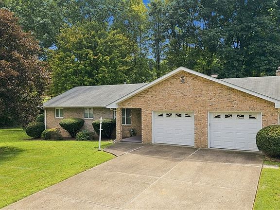 2nd image of 104 Oakcrest Dr