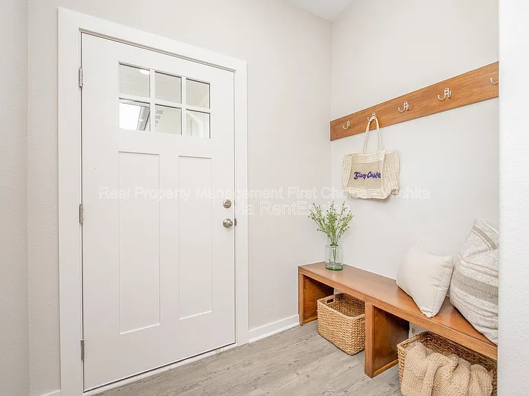 3426 W Angel St — Photo 3