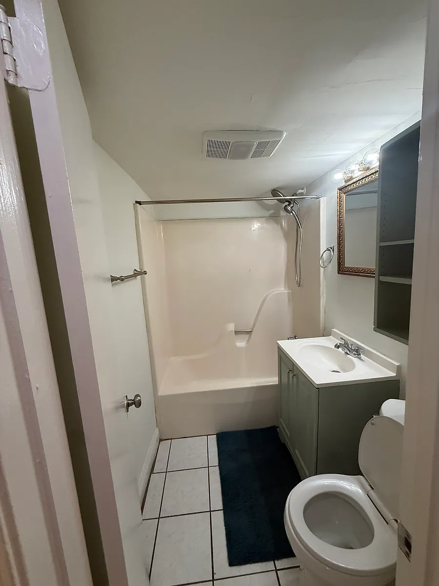 Building Photo - 930 Saint Ann St #2
