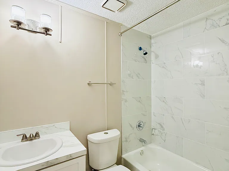 6 Almond Ct #5 — Photo 4