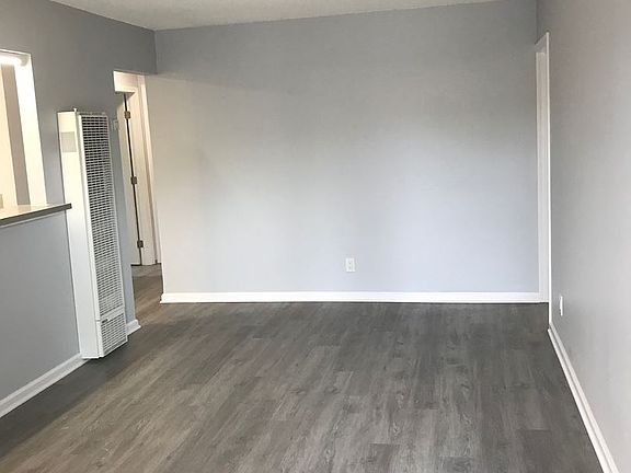 4th image of 1108 W 102nd St APT A