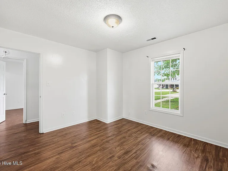 774 Pinewood Dr — Photo 7