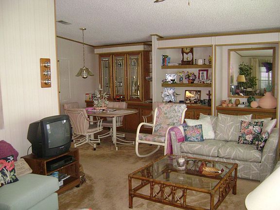 3rd image of 610 Waveside Dr
