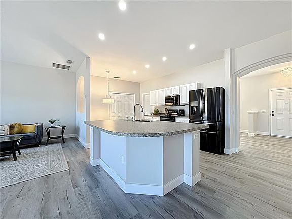 4th image of 312 Towhee Rd