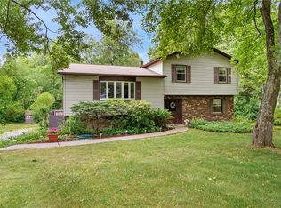 10 Van Wyck Ct, Hopewell Junction, NY 12533