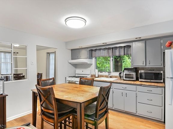 5th image of 113 Harrison Ave