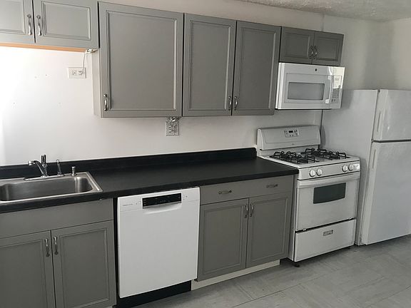 2nd image of 121 N Bellaire Ave #3