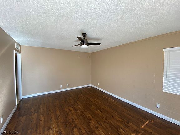 2nd image of 1120 Greenway Dr