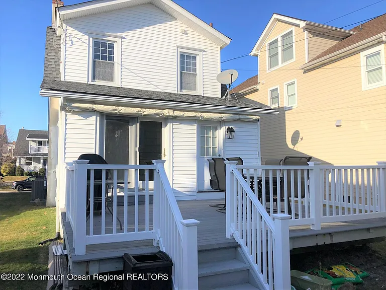 329 Washington Ave — Photo 16