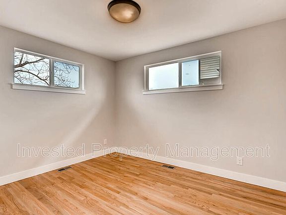 5th image of 3230-3240 Elm St