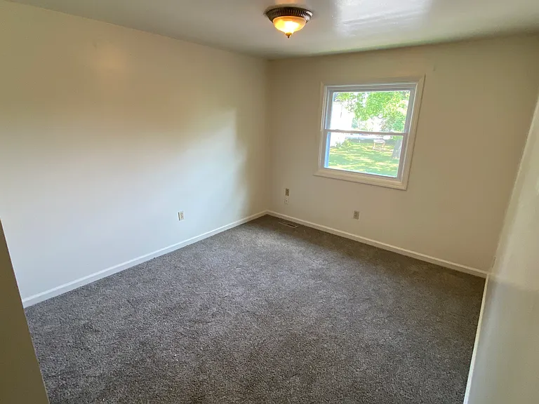 703 Montgomery St — Photo 16