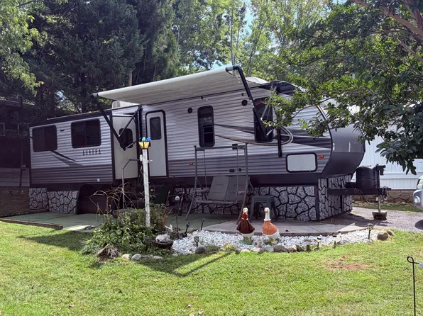 5355 E Parkway Pkwy E #69, Cosby, TN 37722
