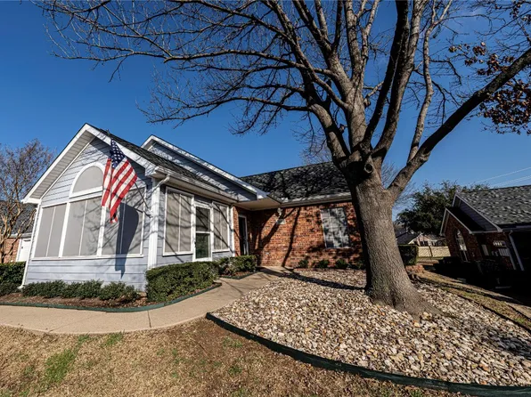 2225 Field Ln, Bedford, TX 76021