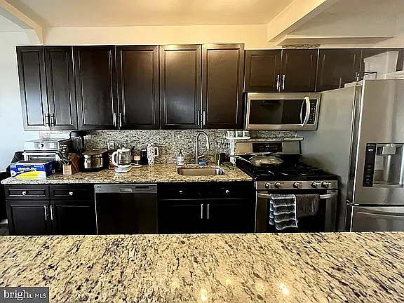 2 bed, 841 sqft, $2,200 — Photo 4