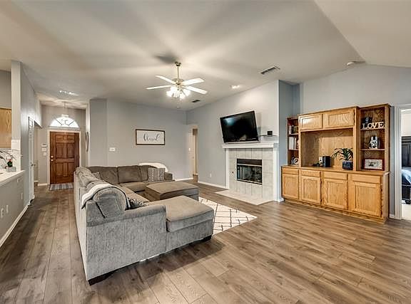 4th image of 4009 Iris Ct