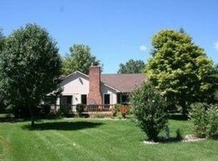 6746 Forest Park Dr, Troy, MI 48098