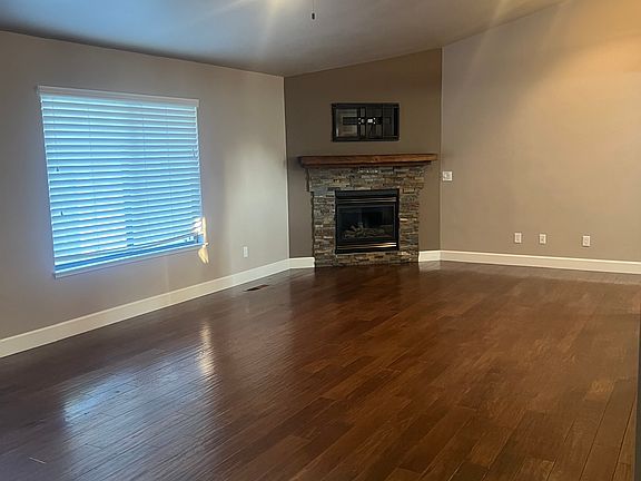 3rd image of 2331 Huckleberry Ln