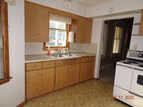 2nd image of 827 Paw Paw Dr