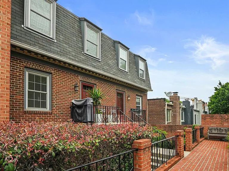 1654 Beekman Pl NW #A — Photo 29