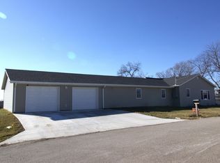 417 E 4th St, Onaga, KS 66521