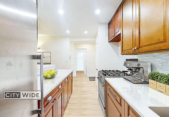 3rd image of 5 W 91st St #6F