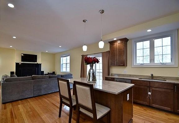 4th image of 9 Sidney St