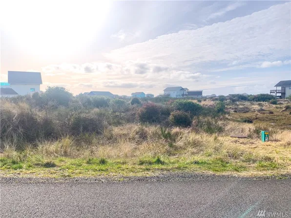 1415 Storm King Way, Ocean Shores, WA 98569