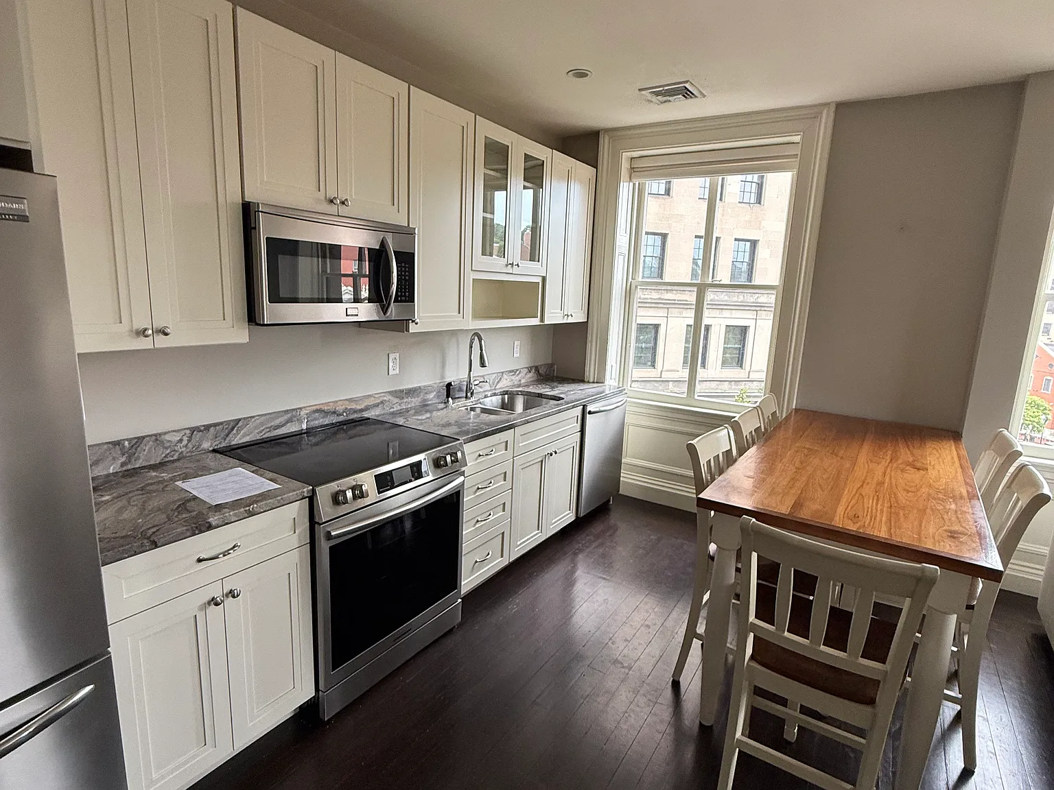 2 bed, 950 sqft, $2,900 — Photo 2