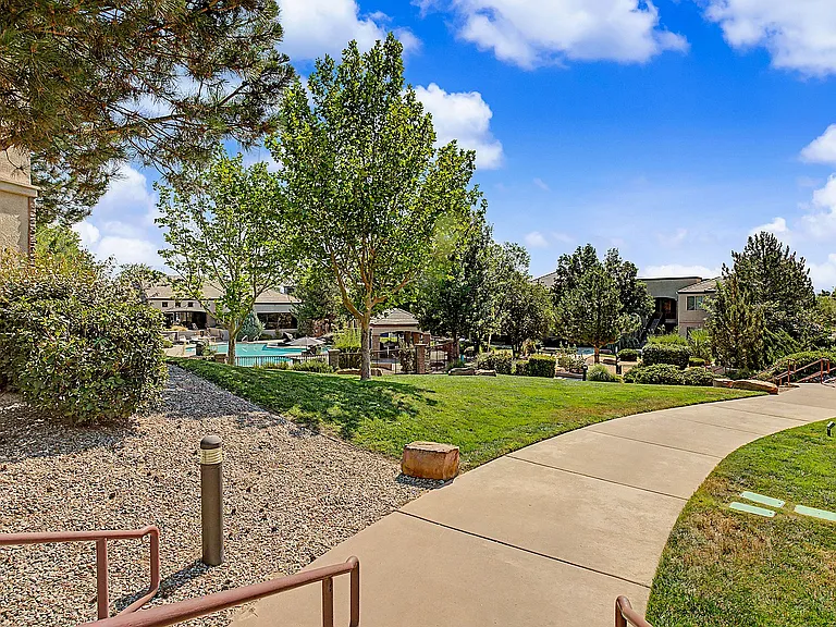 6200 Montano Plaza Dr NW Albuquerque, NM-37
