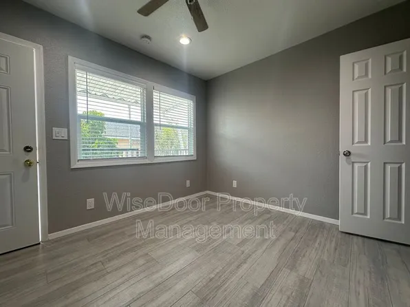 2752 E 58th St APT B, Huntington Park, CA 90255