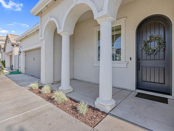 5th image of 3036 Keats Ave