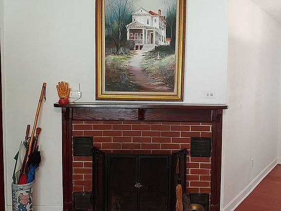 4th image of 201 E Cochran Ave