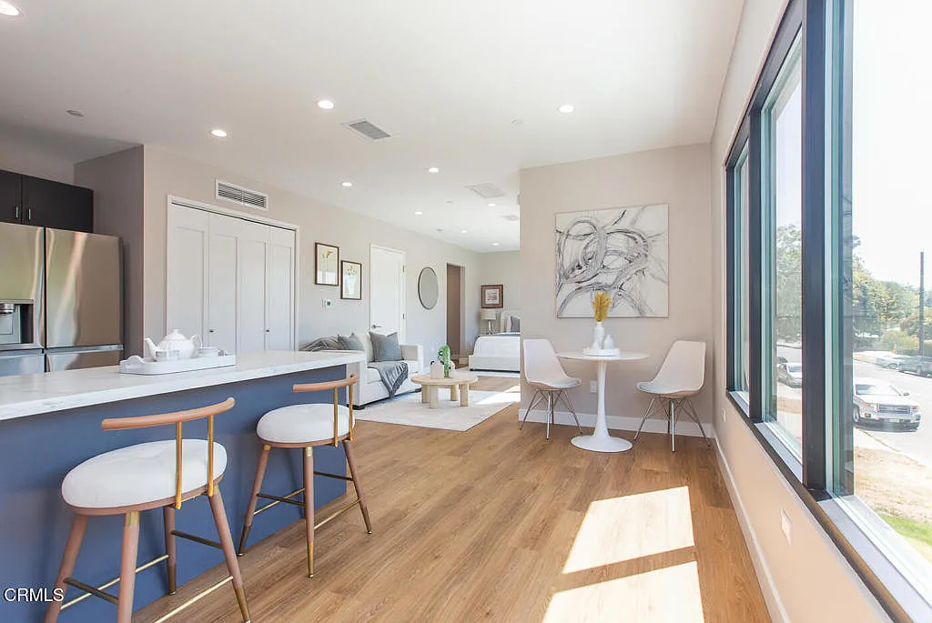 Studio, 1.0 bath, 691 sqft, $2,995 — Photo 2