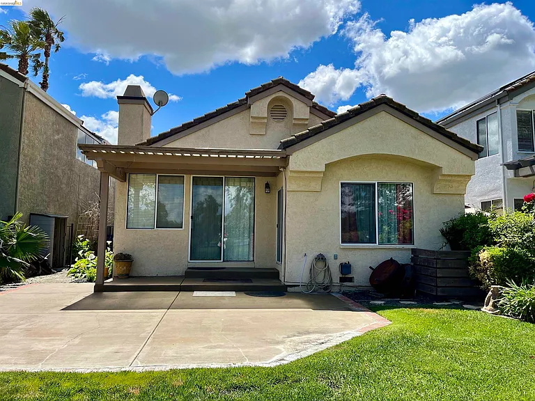 2420 Wayfarer Ct — Photo 14