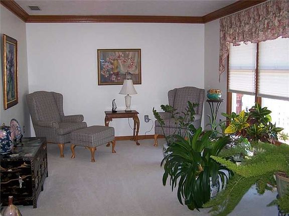 2nd image of 1918 Valley Brook Dr