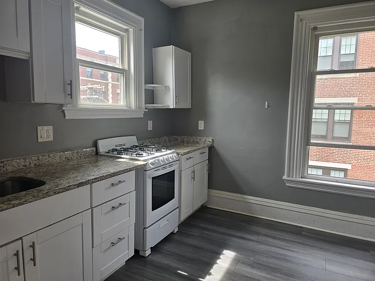 21 Forest St #6 — Photo 2