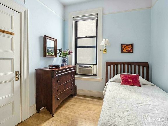 3rd image of 239 W 108th St #44
